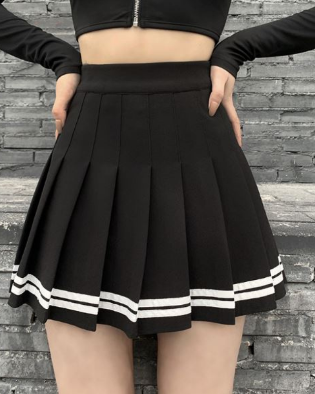 Chân váy xếp ly ngắn màu đen viền trắng lưng cao lót quần HCV33 Hỉn Hỉn Store