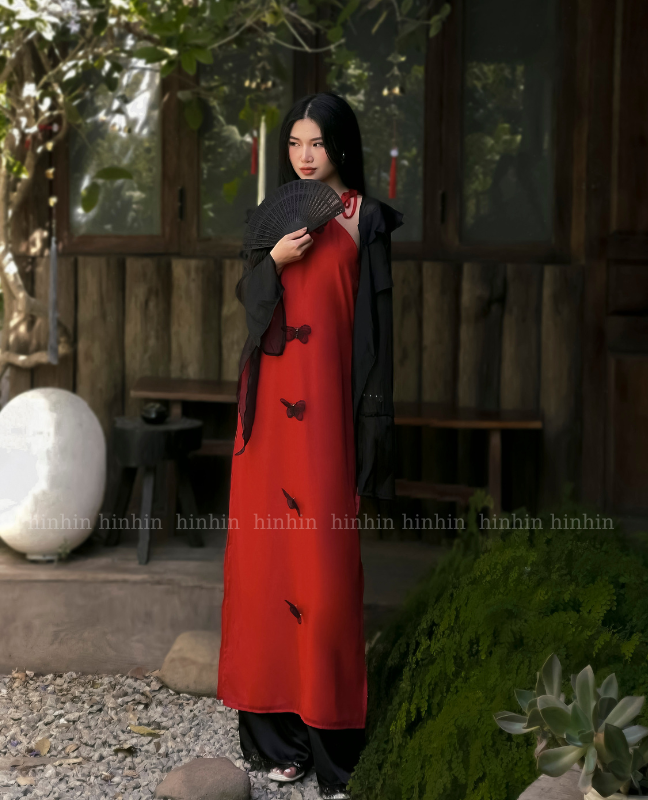 Áo Dài yếm đỏ HS163 phối kèm áo khoác voan đen Hỉn Hỉn Store