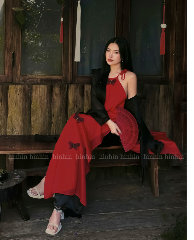 Áo Dài yếm đỏ HS163 phối kèm áo khoác voan đen Hỉn Hỉn Store